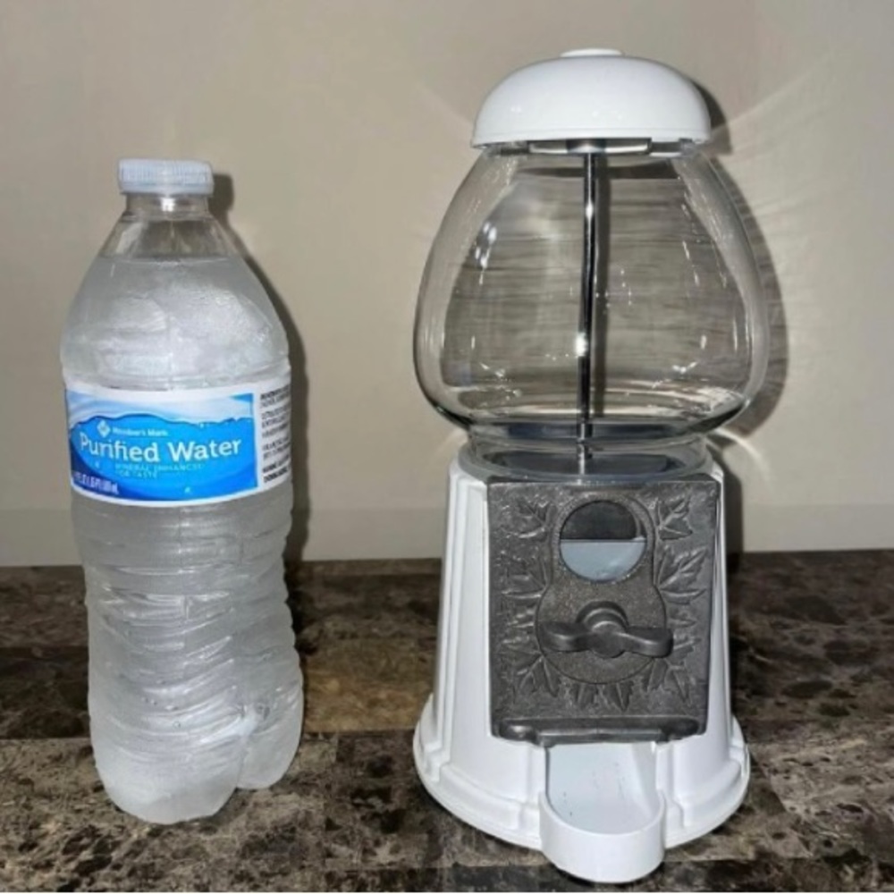 Mini vintage gumball machine